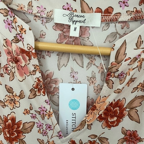 Beacon Apparel Split Neck Floral Blouse NWT Size M - Picture 5 of 7